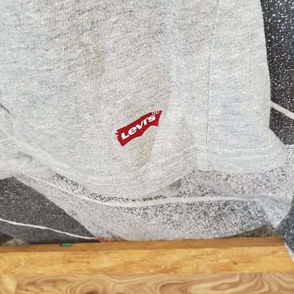 Levi's v neck T-shirt, XL - Picture 4 of 4